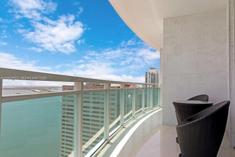 Copropriété à louer à Miami, Floride: 2 chambres, 118.73 m2 № 2048452 - photo 2