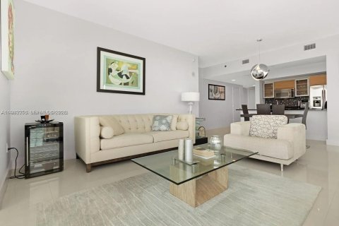 Copropriété à louer à Miami, Floride: 2 chambres, 118.73 m2 № 2048452 - photo 8