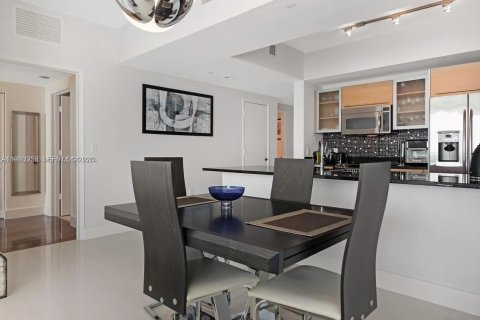 Copropriété à louer à Miami, Floride: 2 chambres, 118.73 m2 № 2048452 - photo 13