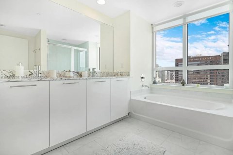 Copropriété à louer à Miami, Floride: 2 chambres, 118.73 m2 № 2048452 - photo 27