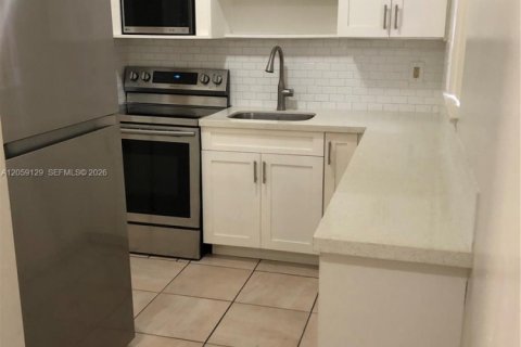 Appartement à louer à Hollywood, Floride: 1 chambre, 515.14 m2 № 2169315 - photo 3