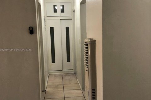 Appartement à louer à Hollywood, Floride: 1 chambre, 515.14 m2 № 2169315 - photo 2