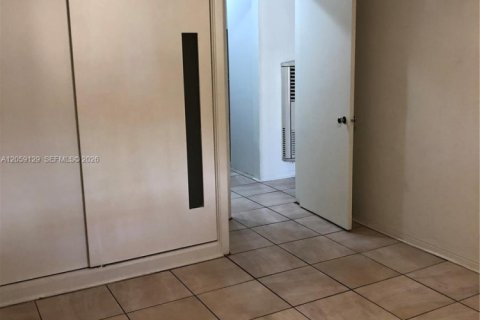 Appartement à louer à Hollywood, Floride: 1 chambre, 515.14 m2 № 2169315 - photo 4