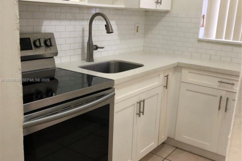 Appartement à louer à Hollywood, Floride: 1 chambre, 515.14 m2 № 2169315 - photo 5