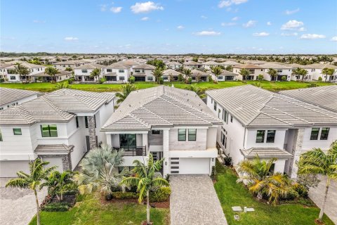House in Boca Raton, Florida 5 bedrooms, 416.57 sq.m. № 1952596 - photo 2