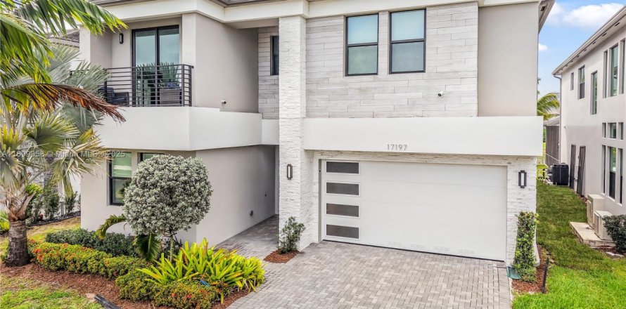 House in Boca Raton, Florida 5 bedrooms, 416.57 sq.m. № 1952596