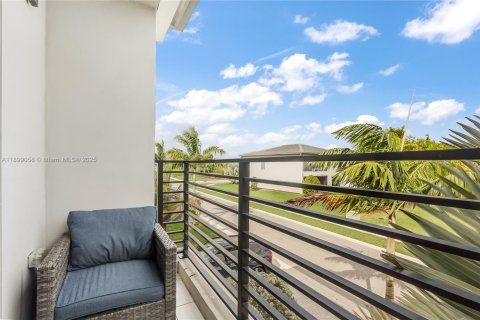 House in Boca Raton, Florida 5 bedrooms, 416.57 sq.m. № 1952596 - photo 16