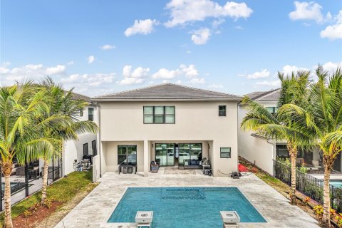 House in Boca Raton, Florida 5 bedrooms, 416.57 sq.m. № 1952596 - photo 29