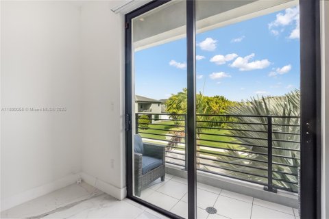 House in Boca Raton, Florida 5 bedrooms, 416.57 sq.m. № 1952596 - photo 20