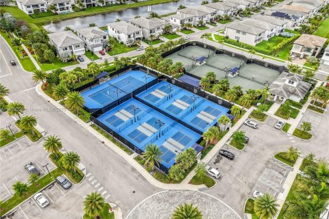 House in Boca Raton, Florida 5 bedrooms, 416.57 sq.m. № 1952596 - photo 26