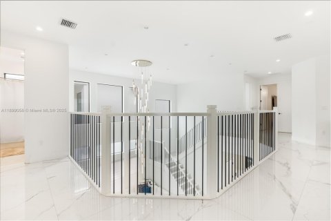 House in Boca Raton, Florida 5 bedrooms, 416.57 sq.m. № 1952596 - photo 15