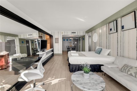 Condo in Miami Beach, Florida, 1 bedroom  № 2052338 - photo 13