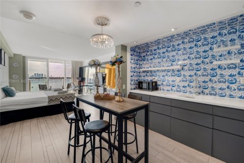 Condo in Miami Beach, Florida, 1 bedroom  № 2052338 - photo 8