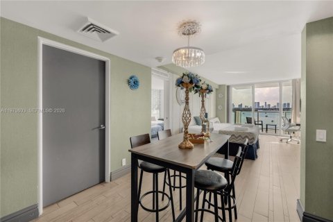 Condo in Miami Beach, Florida, 1 bedroom  № 2052338 - photo 28