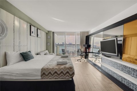 Condo in Miami Beach, Florida, 1 bedroom  № 2052338 - photo 11