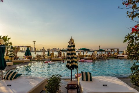 Condo in Miami Beach, Florida, 1 bedroom  № 2052338 - photo 16