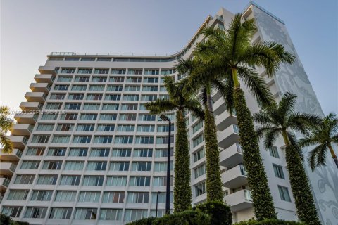 Condo in Miami Beach, Florida, 1 bedroom  № 2052338 - photo 22