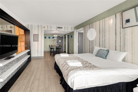 Condo in Miami Beach, Florida, 1 bedroom  № 2052338 - photo 12