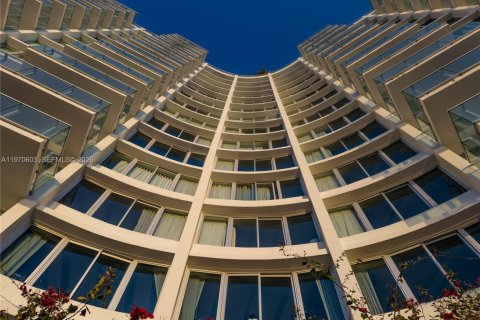 Condo in Miami Beach, Florida, 1 bedroom  № 2052338 - photo 2