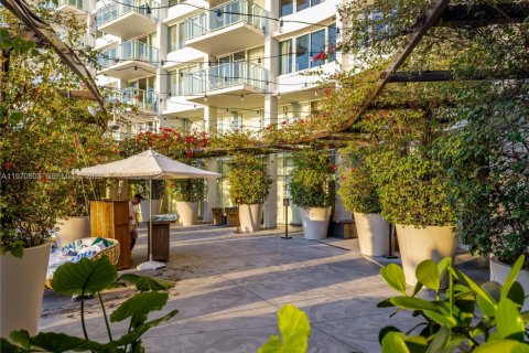 Condo in Miami Beach, Florida, 1 bedroom  № 2052338 - photo 4