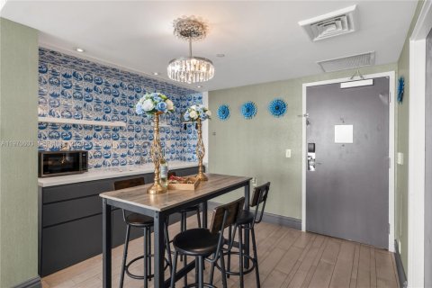 Condo in Miami Beach, Florida, 1 bedroom  № 2052338 - photo 24