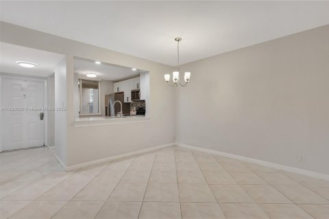 Condo in Plantation, Florida, 2 bedrooms  № 1951146 - photo 4