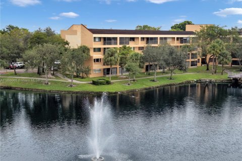 Condo in Plantation, Florida, 2 bedrooms  № 1951146 - photo 23