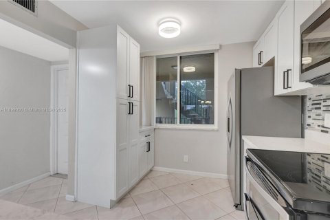 Condo in Plantation, Florida, 2 bedrooms  № 1951146 - photo 3