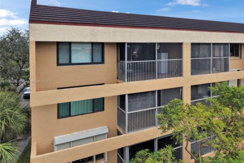 Condo in Plantation, Florida, 2 bedrooms  № 1951146 - photo 18