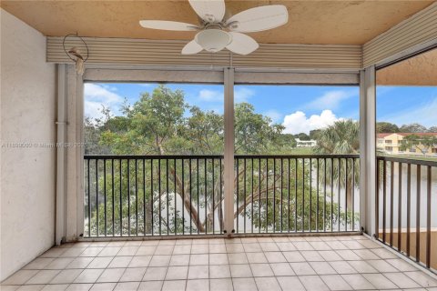Condo in Plantation, Florida, 2 bedrooms  № 1951146 - photo 8