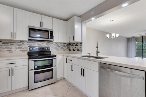Condo in Plantation, Florida, 2 bedrooms  № 1951146 - photo 1