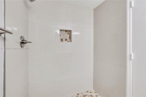 Condo in Plantation, Florida, 2 bedrooms  № 1951146 - photo 17
