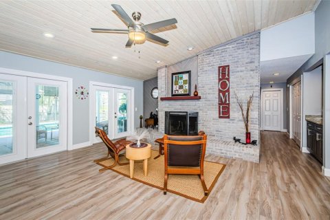 House in Temple Terrace, Florida 4 bedrooms, 252.42 sq.m. № 1718748 - photo 11