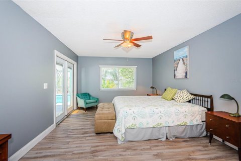House in Temple Terrace, Florida 4 bedrooms, 252.42 sq.m. № 1718748 - photo 21