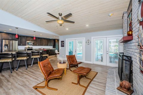 House in Temple Terrace, Florida 4 bedrooms, 252.42 sq.m. № 1718748 - photo 13