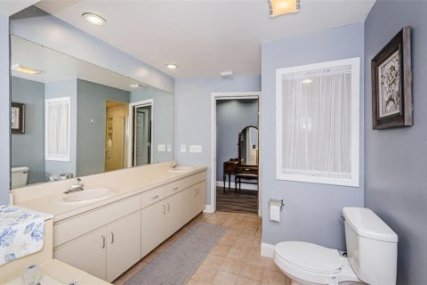 House in Temple Terrace, Florida 4 bedrooms, 252.42 sq.m. № 1718748 - photo 24