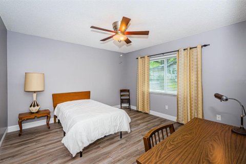 House in Temple Terrace, Florida 4 bedrooms, 252.42 sq.m. № 1718748 - photo 27