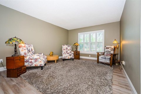 House in Temple Terrace, Florida 4 bedrooms, 252.42 sq.m. № 1718748 - photo 9