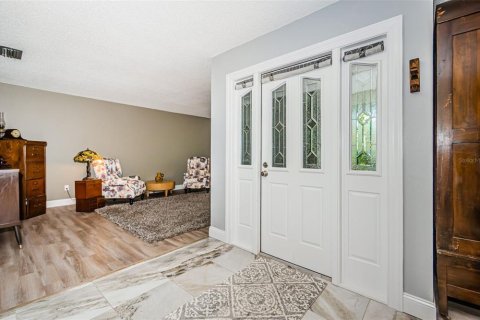 House in Temple Terrace, Florida 4 bedrooms, 252.42 sq.m. № 1718748 - photo 8