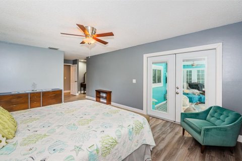 House in Temple Terrace, Florida 4 bedrooms, 252.42 sq.m. № 1718748 - photo 22