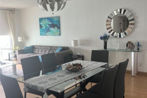 Condo in Hollywood, Florida, 1 bedroom  № 1862470 - photo 13