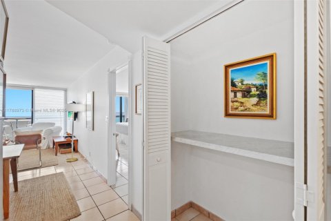 Condominio en venta en Miami Beach, Florida, 1 dormitorio, 79.99 m2 № 1707939 - foto 3