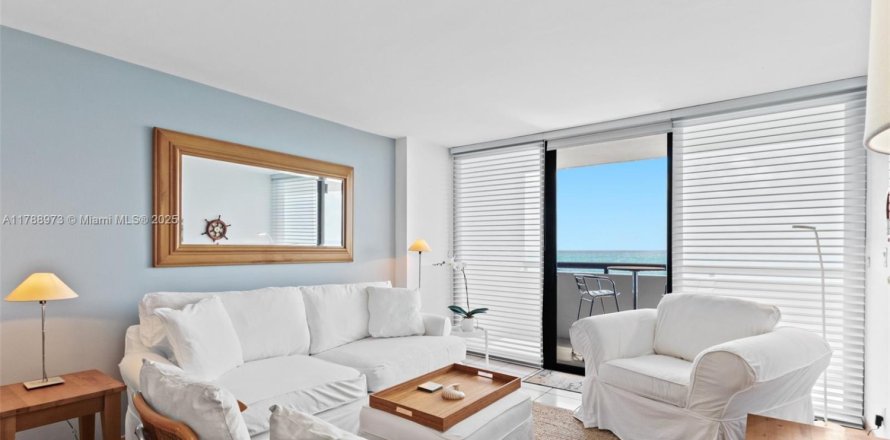 Condominio en Miami Beach, Florida, 1 dormitorio  № 1707939