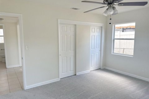House in Saint Petersburg, Florida 3 bedrooms, 137.59 sq.m. № 1879196 - photo 7