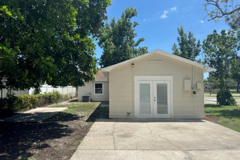 House in Saint Petersburg, Florida 3 bedrooms, 137.59 sq.m. № 1879196 - photo 13