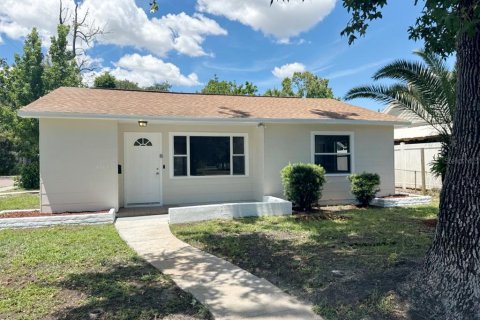 House in Saint Petersburg, Florida 3 bedrooms, 137.59 sq.m. № 1879196 - photo 1