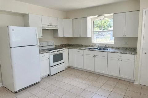 House in Saint Petersburg, Florida 3 bedrooms, 137.59 sq.m. № 1879196 - photo 8