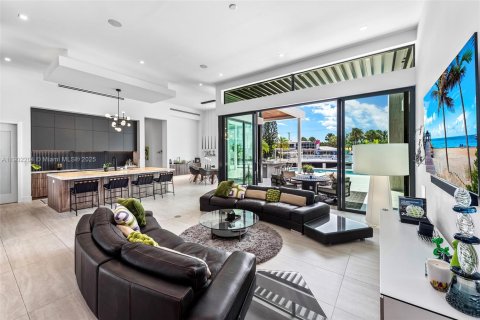 House in Lighthouse Point, Florida 3 bedrooms, 290.04 sq.m. № 2015238 - photo 15