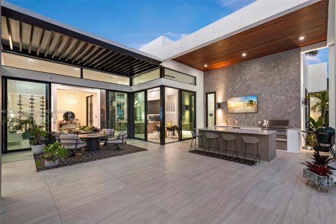 House in Lighthouse Point, Florida 3 bedrooms, 290.04 sq.m. № 2015238 - photo 23