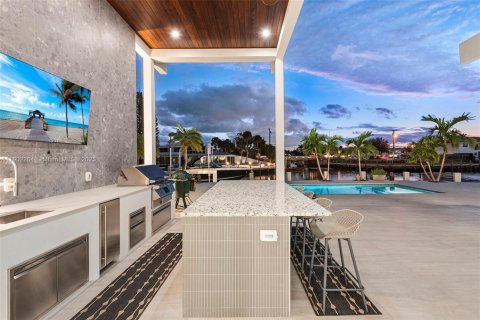 House in Lighthouse Point, Florida 3 bedrooms, 290.04 sq.m. № 2015238 - photo 18